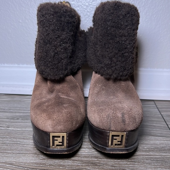 FENDI Fendista Shearling Fur Brown Suede Buckle Platform Ankle Boots - Picture 2 of 7